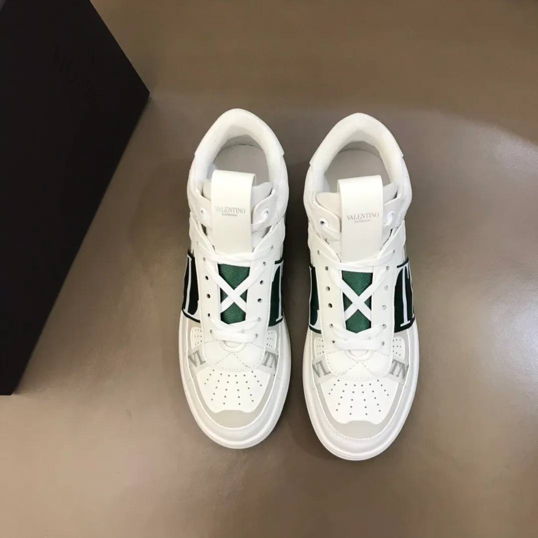 p480 "VALETINO**" new high-top 🆕 calfskin lace-up sneakers. No man should be able to refuse these shoes. The classic color scheme is so handsome! Purchase a high-precision replica of the original version to instantly sell off the market currency! 6 VLTN logo rubber effect straps - Valentino Garavani Logo printed on the back and tongue, all materials are customized to ensure quality! Size: 38-44